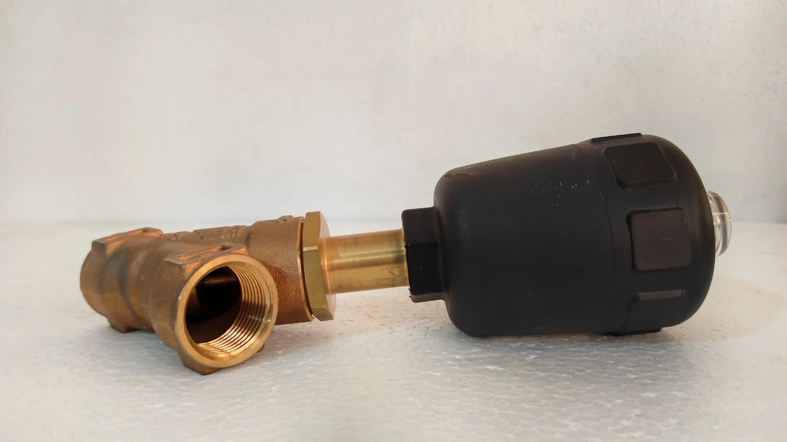 admin/uploads/uploads/burkert 25 pneumatic angle valve pilot_3.webp